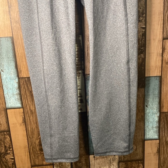 All in motion small gray mid rise Capri leggings - Picture 4 of 13